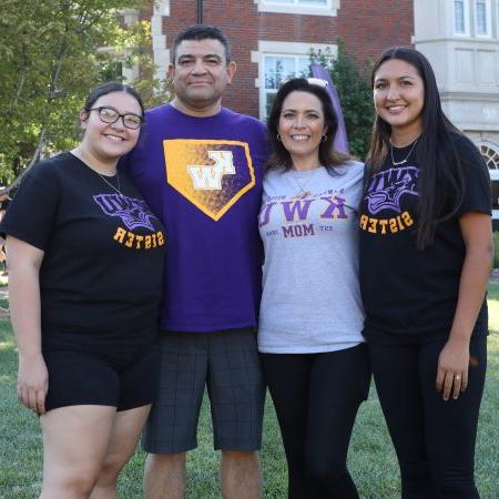 Student with family at move-in